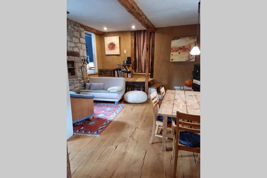 Schoene Ferienwohnung Mit Kamin Neustadt an der Weinstraße Екстериор снимка